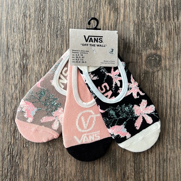 Vans Accessories - Vans no show socks-3 pack. Floral  print. Women’s/Girls Sz: 6.5-10. NWT